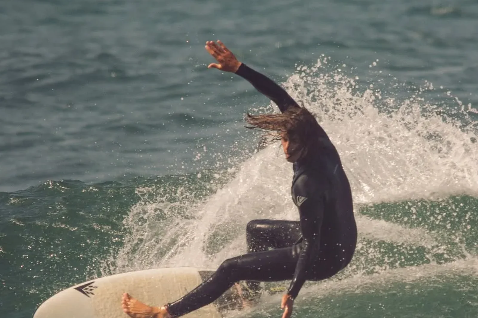 Surfista filmado da areia pela BAD SURF PHOTO